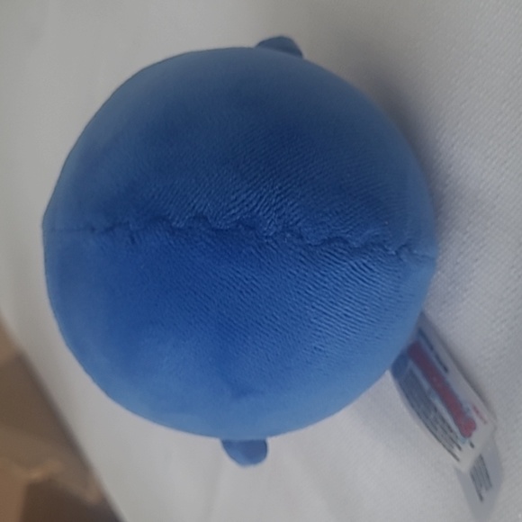 Squeezamals Plush Blue Penguin 3.5” figure Very Cute And Cuddly Big Bright Eyes - Picture 2 of 3